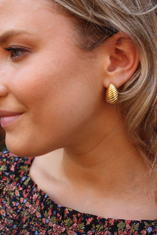 NURTURE SPA Ribbed Teardrop Earrings - Gold