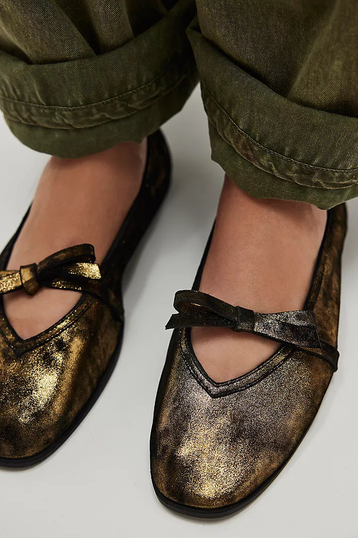 FREE PEOPLE Mania Bow Flat - Bronze